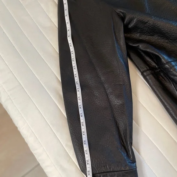 Robert Comstock Black Genuine Leather 3/4 Length Jacket. Size: 48 - Picture 7 of 12